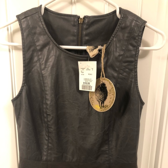 Dress - Picture 5 of 6